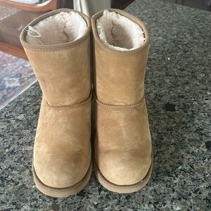 UGG Kid Classic Boots, Size 5 Good Condition!